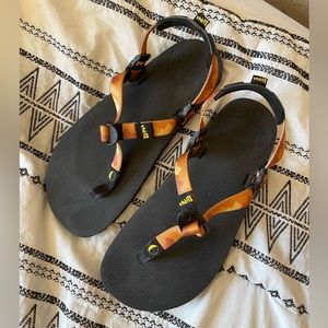 NWOT Luna Mono Sandals